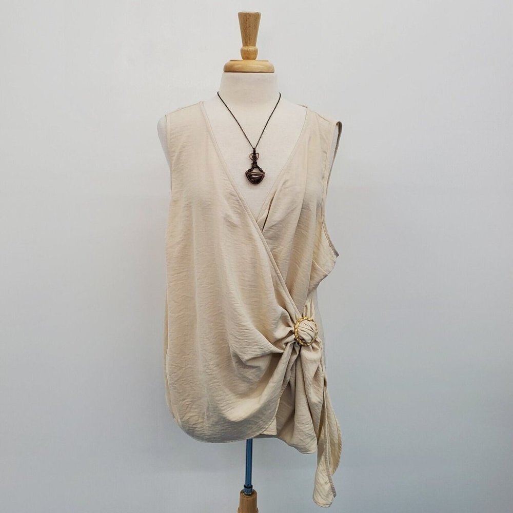 Maurices Womens Sleeveless Ivory Crossover Wrap Blouse Top Size 3 V-Neck Career